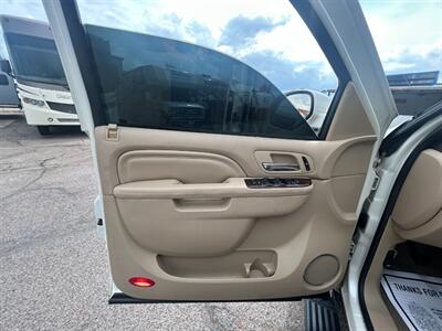 2014 Cadillac Escalade Luxury AWD - Photo 10 - Mesa, AZ 85201