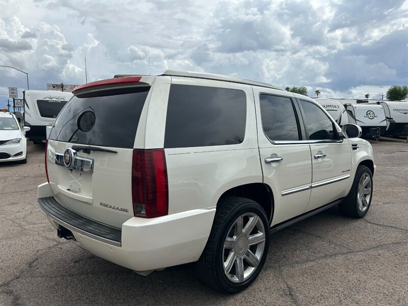 2014 Cadillac Escalade Luxury AWD - Photo 5 - Mesa, AZ 85201