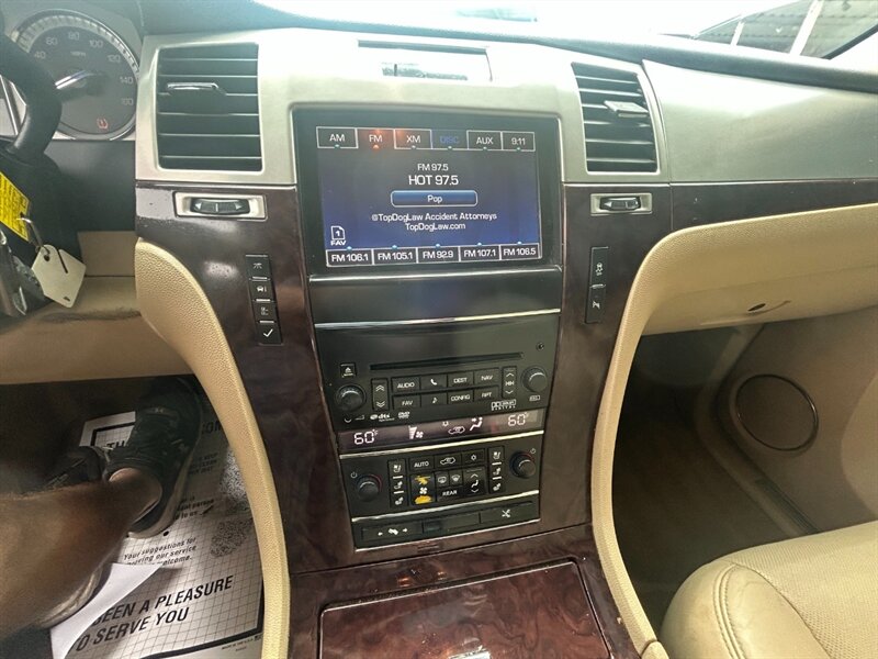 2014 Cadillac Escalade Luxury AWD - Photo 17 - Mesa, AZ 85201