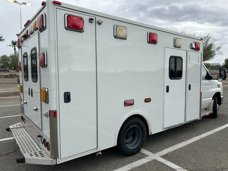 2014 Ford E-350 SD Ambulance - Photo 2 - Mesa, AZ 85201