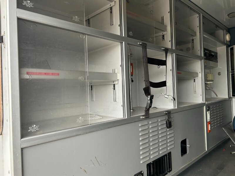 2014 Ford E-350 SD Ambulance - Photo 11 - Mesa, AZ 85201