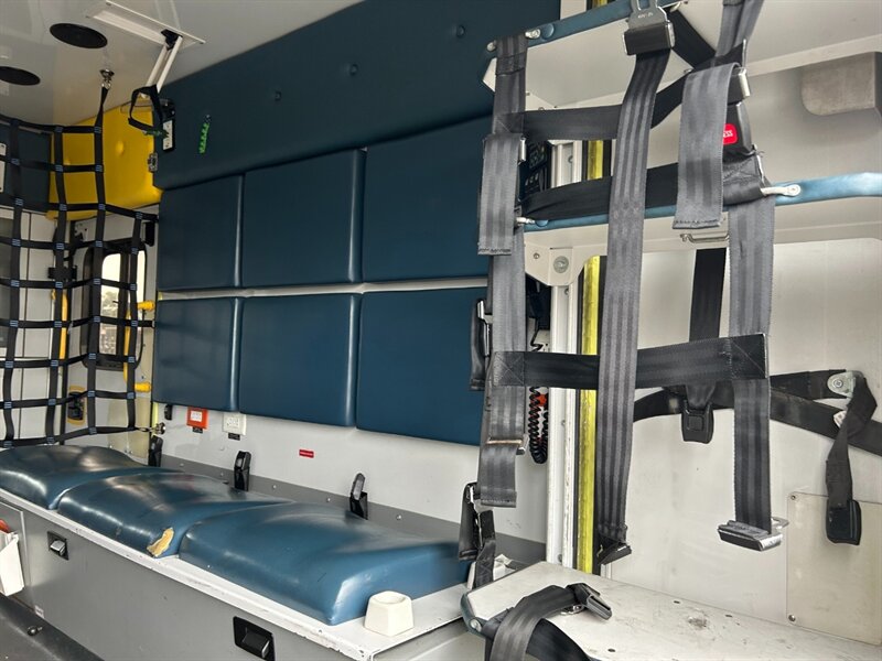 2014 Ford E-350 SD Ambulance - Photo 12 - Mesa, AZ 85201