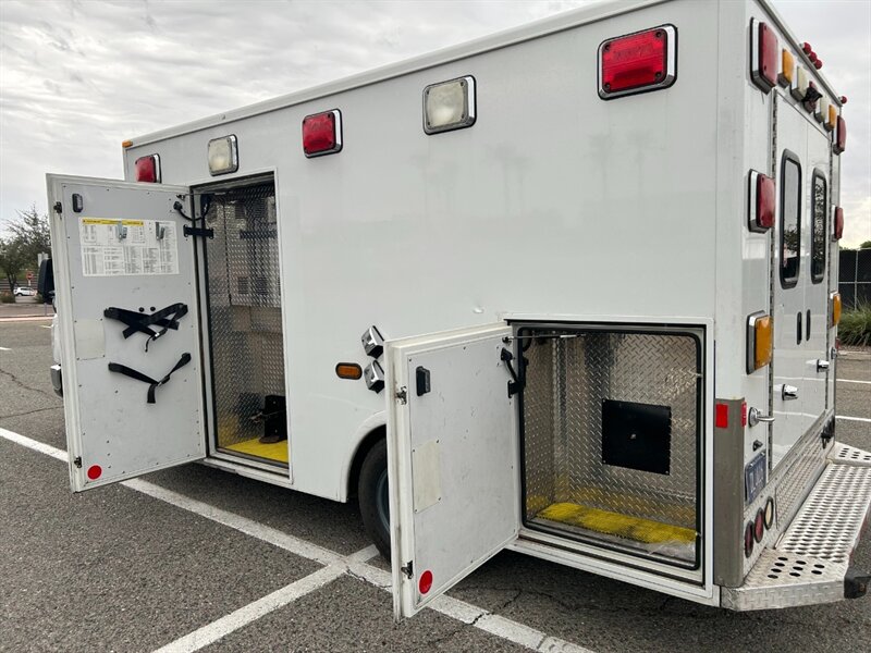 2014 Ford E-350 SD Ambulance - Photo 6 - Mesa, AZ 85201