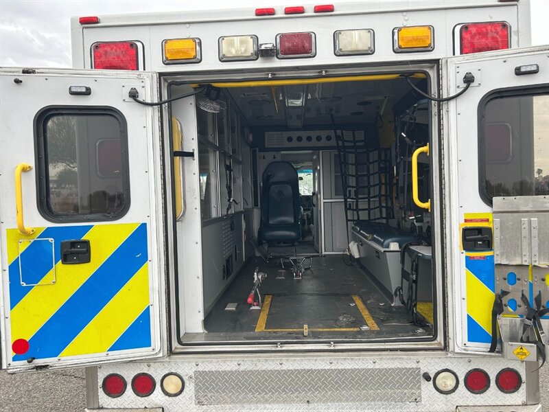 2014 Ford E-350 SD Ambulance - Photo 10 - Mesa, AZ 85201