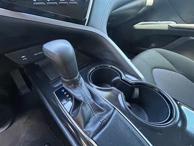 2018 Toyota Camry LE   - Photo 20 - Mesa, AZ 85201
