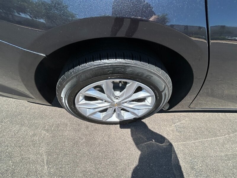 2023 Chevrolet Malibu LT - Photo 17 - Mesa, AZ 85201