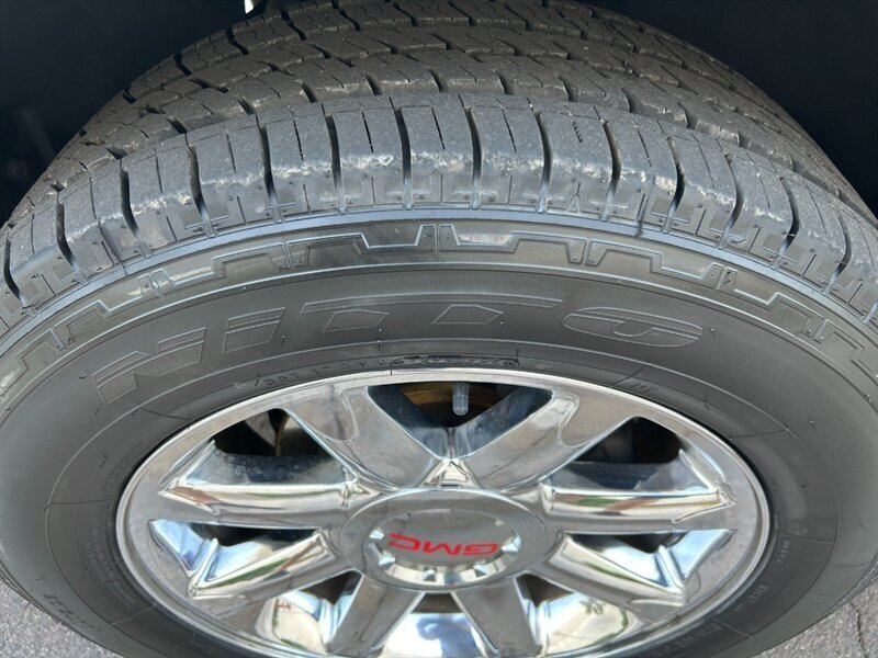 2009 GMC Sierra 1500 Denali AWD - Photo 8 - Mesa, AZ 85201