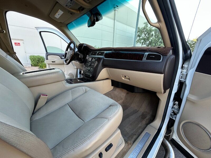 2009 GMC Sierra 1500 Denali AWD - Photo 11 - Mesa, AZ 85201