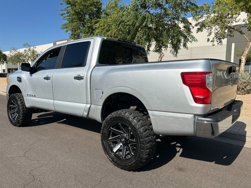 2017 Nissan Titan SV Crew Cab 4x4 - Photo 24 - Mesa, AZ 85201