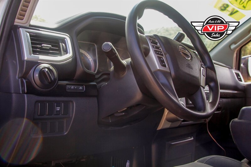 2017 Nissan Titan SV Crew Cab 4x4 - Photo 18 - Prescott, AZ 86301