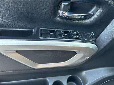 2017 Nissan Titan SV Crew Cab 4x4 - Photo 15 - Mesa, AZ 85201