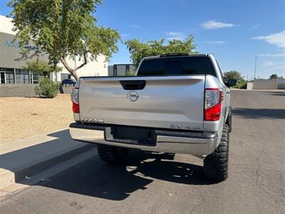 2017 Nissan Titan SV Crew Cab 4x4 - Photo 9 - Mesa, AZ 85201