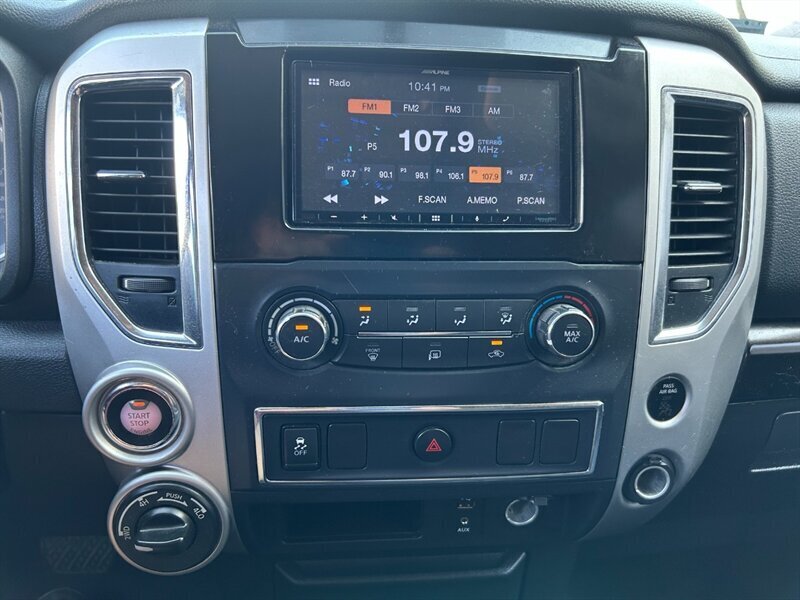 2017 Nissan Titan SV Crew Cab 4x4 - Photo 12 - Mesa, AZ 85201