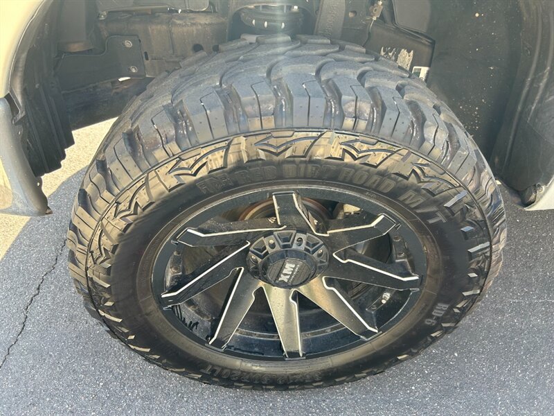 2017 Nissan Titan SV Crew Cab 4x4 - Photo 29 - Mesa, AZ 85201