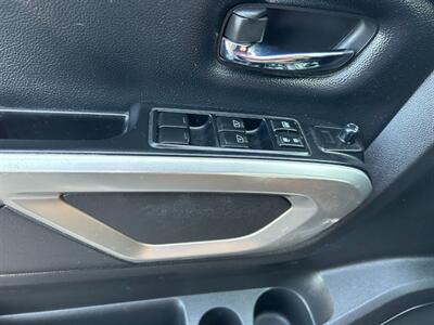 2017 Nissan Titan SV Crew Cab 4x4 - Photo 34 - Mesa, AZ 85201