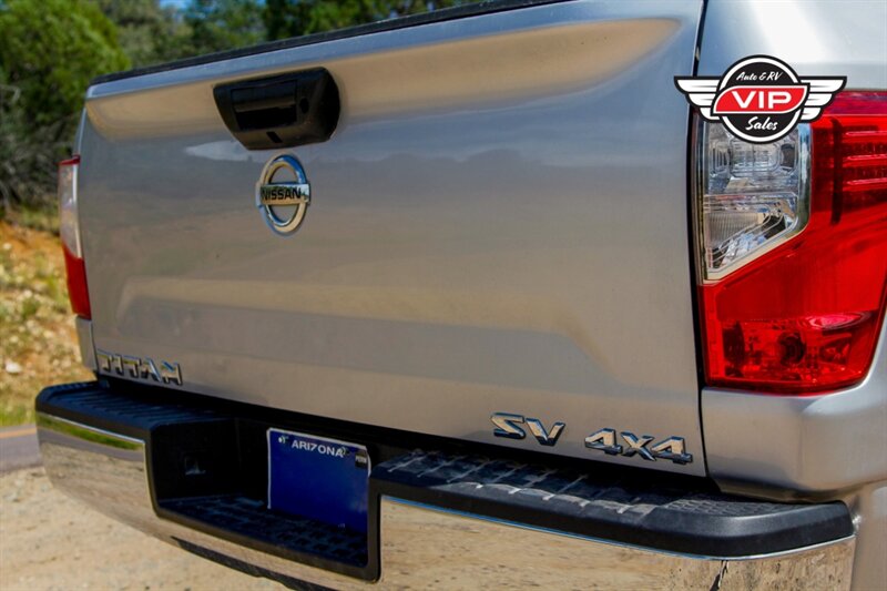 2017 Nissan Titan SV Crew Cab 4x4 - Photo 11 - Prescott, AZ 86301