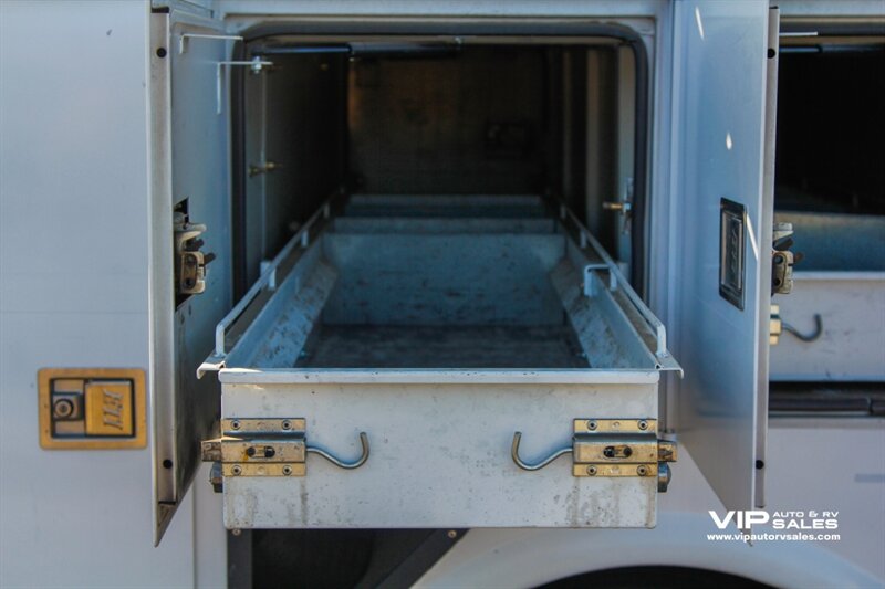 2012 Ford F-550 Super Duty XL Bucket - Photo 20 - Mesa, AZ 85201