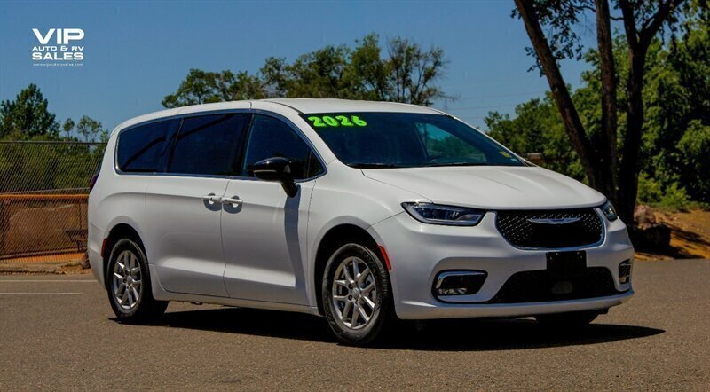 2026 Chrysler Pacifica Select - Photo 2 - Prescott, AZ 86301