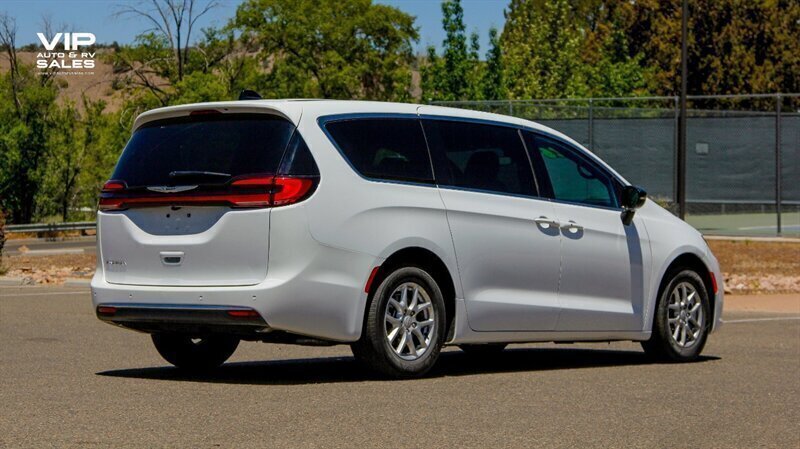 2026 Chrysler Pacifica Select - Photo 5 - Prescott, AZ 86301