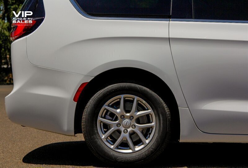 2026 Chrysler Pacifica Select - Photo 18 - Prescott, AZ 86301