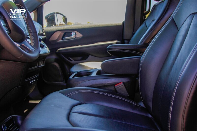 2026 Chrysler Pacifica Select - Photo 34 - Prescott, AZ 86301