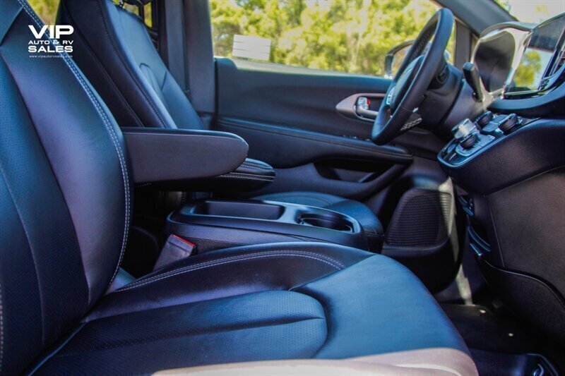 2026 Chrysler Pacifica Select - Photo 38 - Prescott, AZ 86301