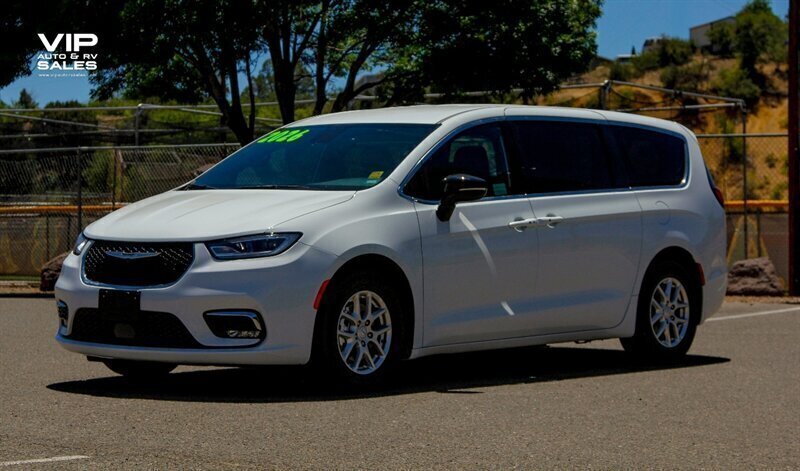 2026 Chrysler Pacifica Select - Photo 11 - Prescott, AZ 86301