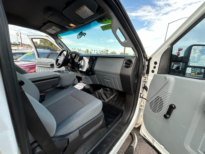 2011 Ford F-250 XL Crew Cab 4x4 - Photo 11 - Prescott, AZ 86301