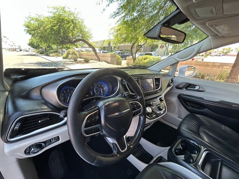 2020 Chrysler Pacifica Touring L - Photo 38 - Mesa, AZ 85201