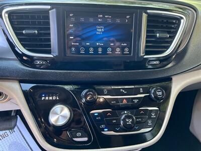 2020 Chrysler Pacifica Touring L - Photo 11 - Mesa, AZ 85201