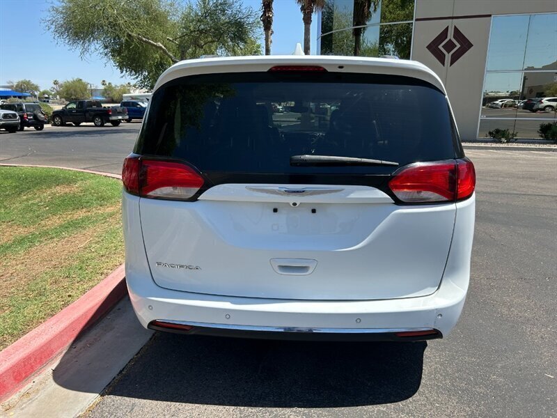 2020 Chrysler Pacifica Touring L - Photo 8 - Mesa, AZ 85201