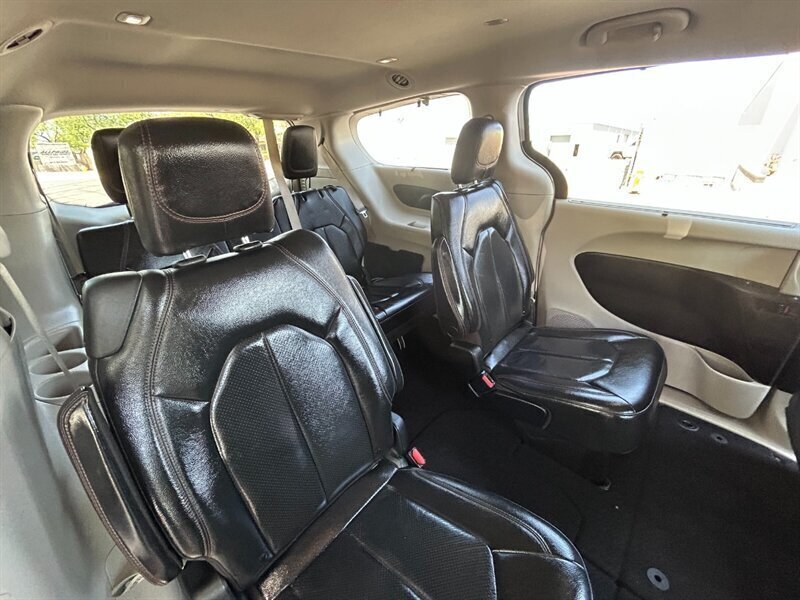 2020 Chrysler Pacifica Touring L - Photo 21 - Mesa, AZ 85201