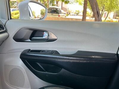 2020 Chrysler Pacifica Touring L - Photo 10 - Mesa, AZ 85201