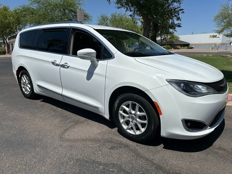 2020 Chrysler Pacifica Touring L   - Photo 1 - Mesa, AZ 85201