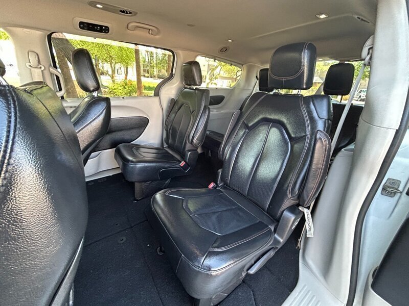 2020 Chrysler Pacifica Touring L - Photo 17 - Mesa, AZ 85201