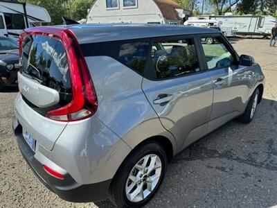 2022 Kia Soul LX   - Photo 21 - Mesa, AZ 85201