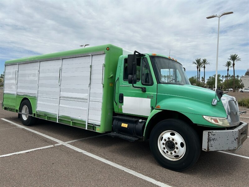 2005 International DuraStar 4300 DT466  