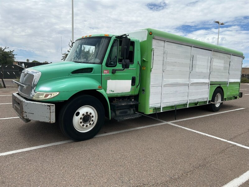 2005 International DuraStar 4300 DT466   - Photo 1 - Mesa, AZ 85201
