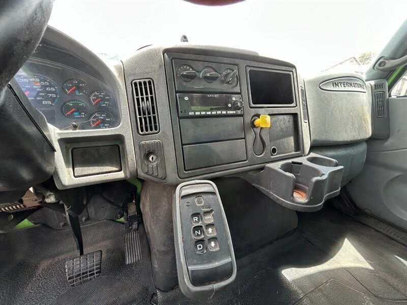 2005 International DuraStar 4300 DT466 - Photo 12 - Mesa, AZ 85201