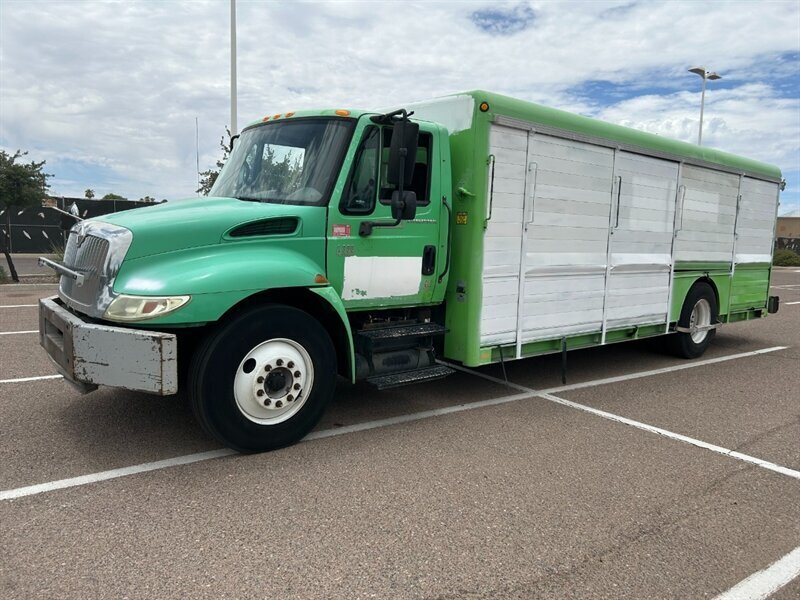 2005 International DuraStar 4300 DT466  