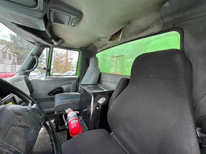 2005 International DuraStar 4300 DT466 - Photo 10 - Mesa, AZ 85201