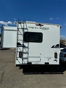 2022 FORD E-450 Coachmen Freelander  26DS - Photo 4 - Mesa, AZ 85201