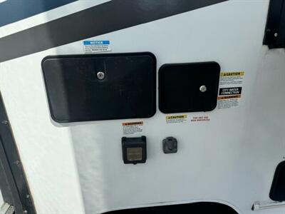 2022 FORD E-450 Coachmen Freelander  26DS - Photo 11 - Mesa, AZ 85201