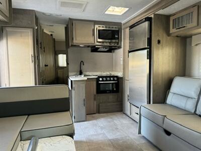 2022 FORD E-450 Coachmen Freelander  26DS - Photo 37 - Mesa, AZ 85201