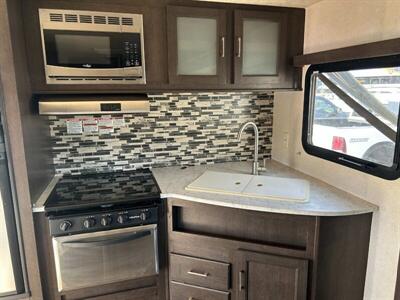 2019 Forest River 231RKXL Salem Cruise Lite   - Photo 9 - Prescott, AZ 86301