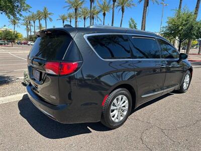 2018 Chrysler Pacifica Touring L   - Photo 8 - Mesa, AZ 85201