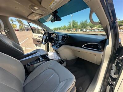 2018 Chrysler Pacifica Touring L   - Photo 16 - Mesa, AZ 85201
