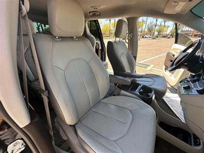 2018 Chrysler Pacifica Touring L   - Photo 15 - Mesa, AZ 85201