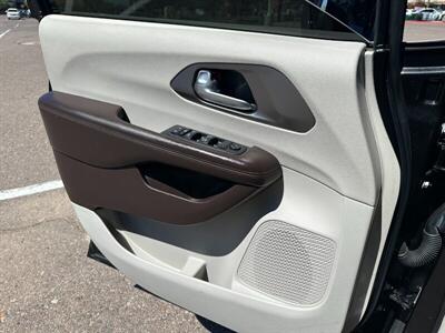 2018 Chrysler Pacifica Touring L   - Photo 10 - Mesa, AZ 85201