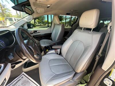 2018 Chrysler Pacifica Touring L   - Photo 13 - Mesa, AZ 85201